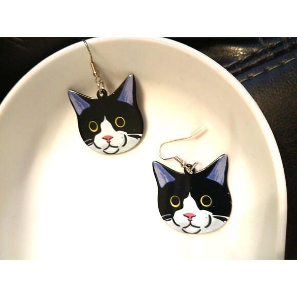 Cute Black White Cat Face Earrings 1.3 x 1.3 inches - Picture 6 of 7